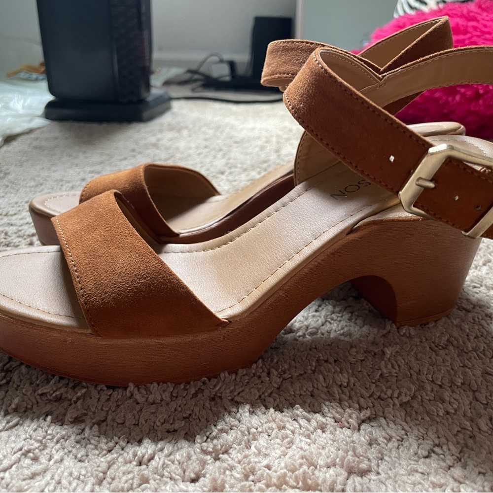 Women's Tan Suede Sandals